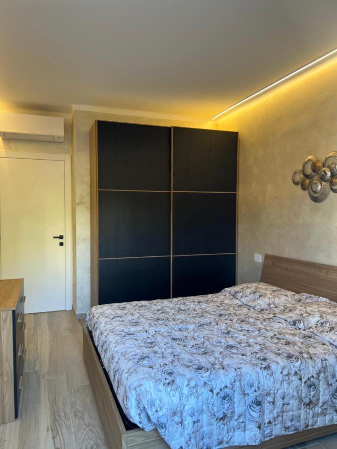Corso Montecarlo Apartment เวนติมิญา ภายนอก รูปภาพ