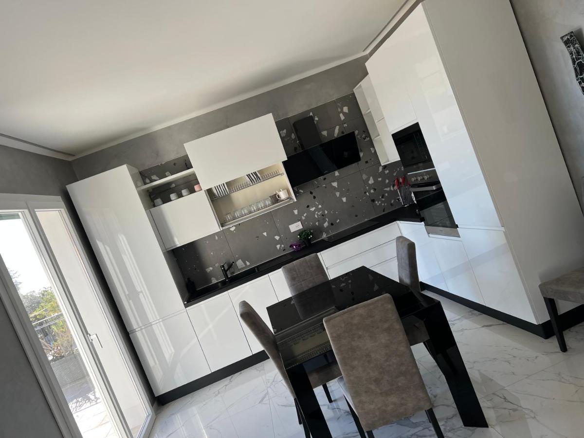 Corso Montecarlo Apartment เวนติมิญา ภายนอก รูปภาพ