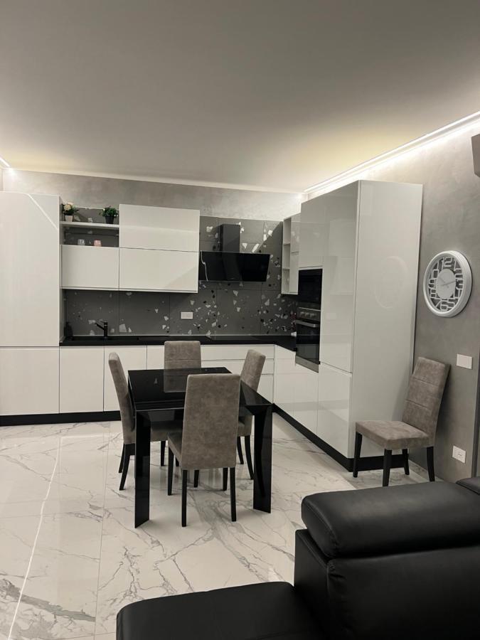 Corso Montecarlo Apartment เวนติมิญา ภายนอก รูปภาพ