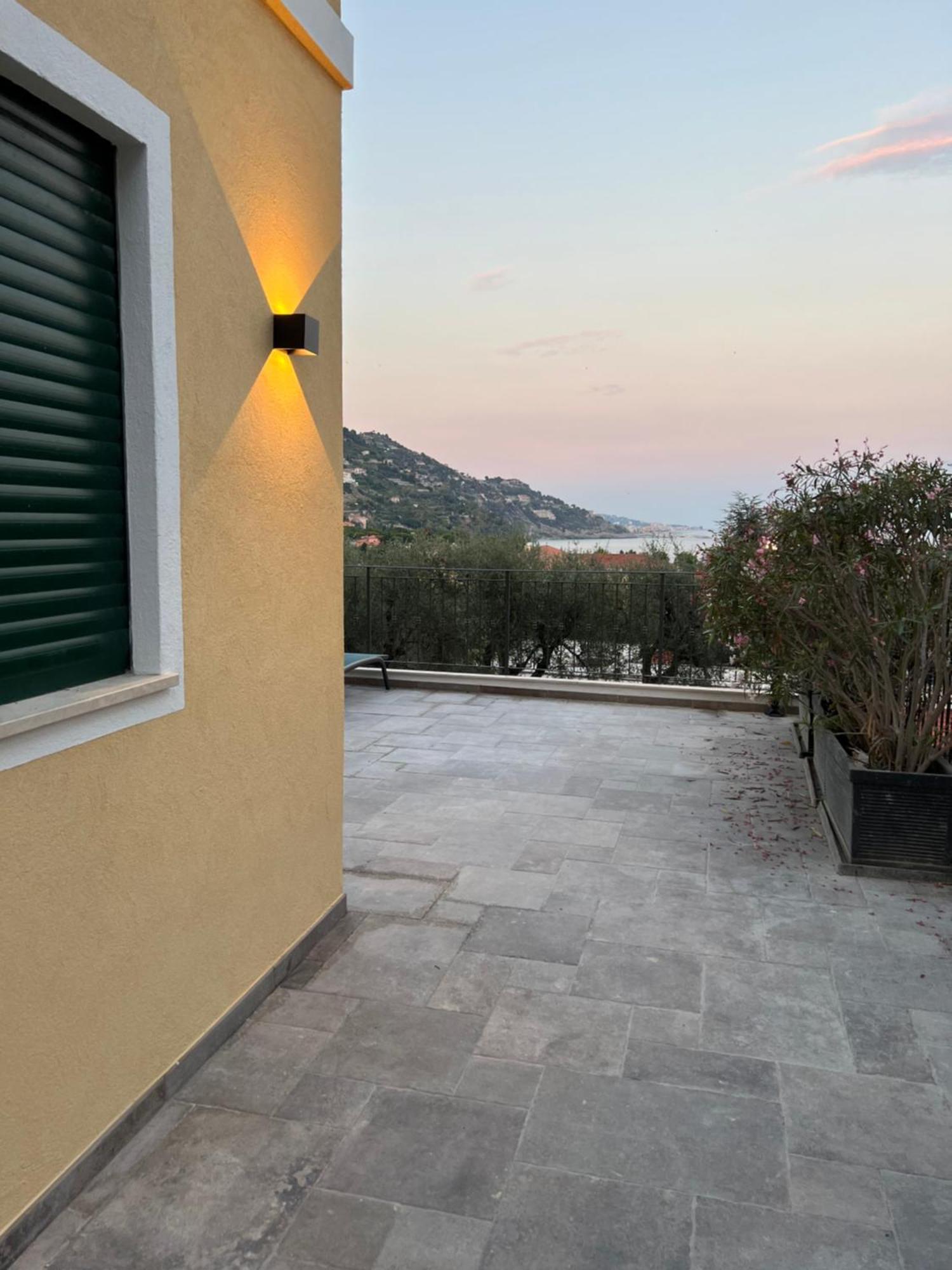 Corso Montecarlo Apartment เวนติมิญา ภายนอก รูปภาพ
